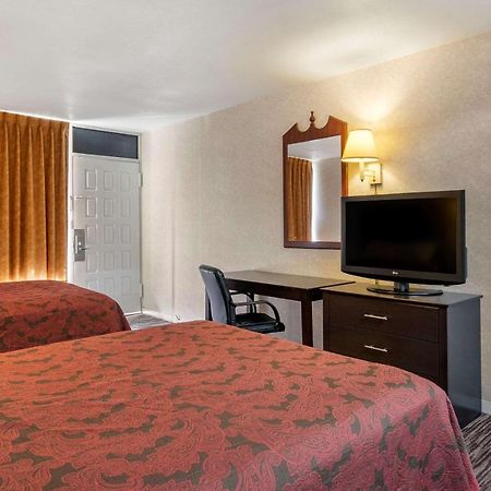 Rodeway Inn Clearwater-Largo Екстериор снимка