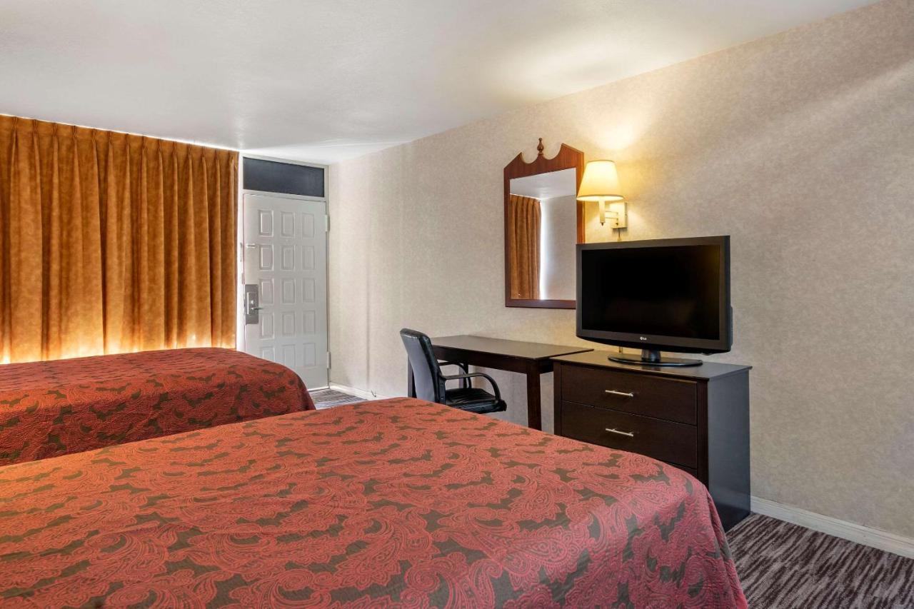 Rodeway Inn Clearwater-Largo Екстериор снимка