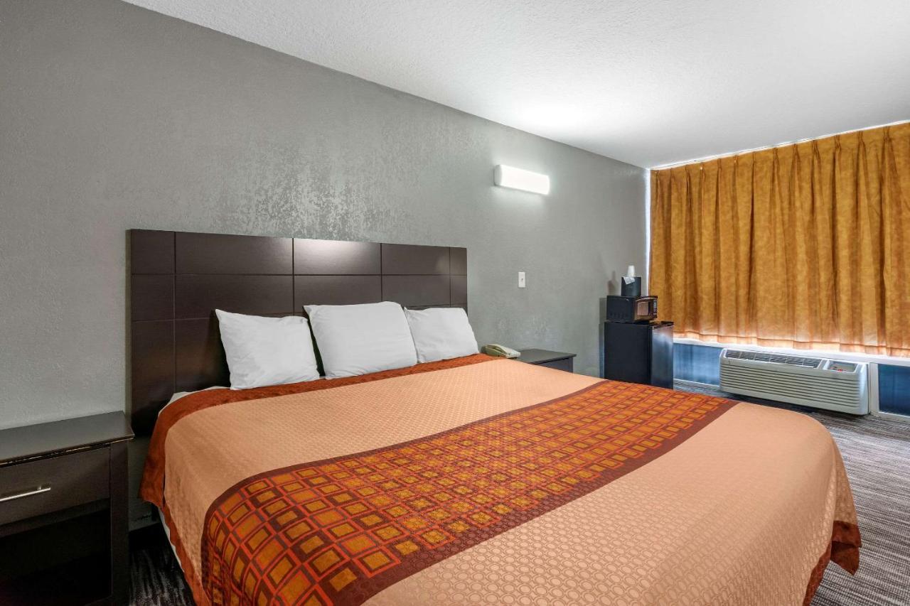Rodeway Inn Clearwater-Largo Екстериор снимка