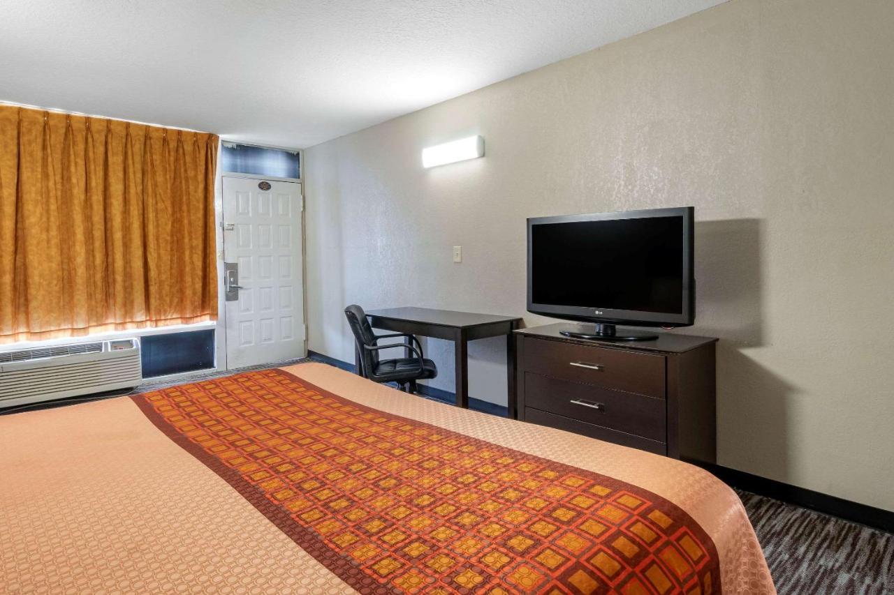 Rodeway Inn Clearwater-Largo Екстериор снимка