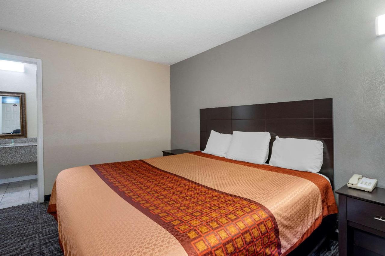 Rodeway Inn Clearwater-Largo Екстериор снимка
