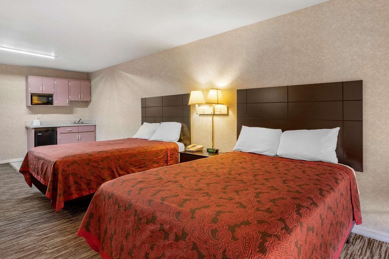 Rodeway Inn Clearwater-Largo Екстериор снимка