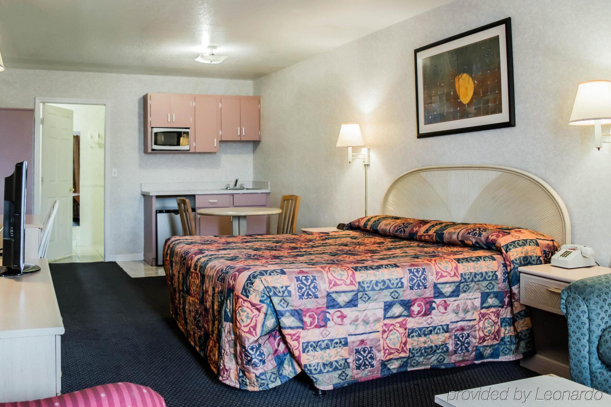 Rodeway Inn Clearwater-Largo Екстериор снимка