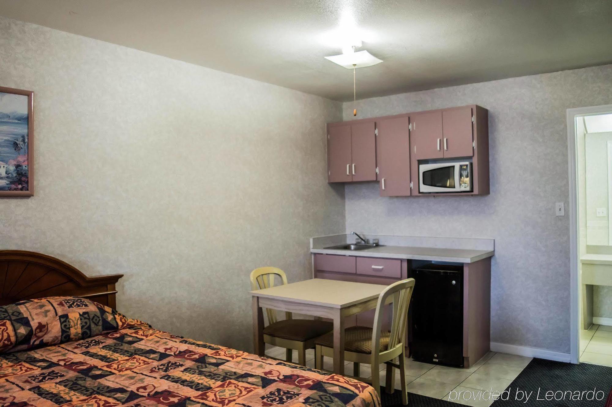 Rodeway Inn Clearwater-Largo Екстериор снимка