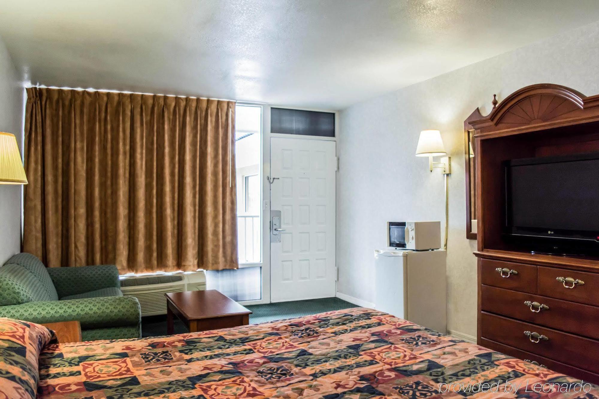 Rodeway Inn Clearwater-Largo Екстериор снимка